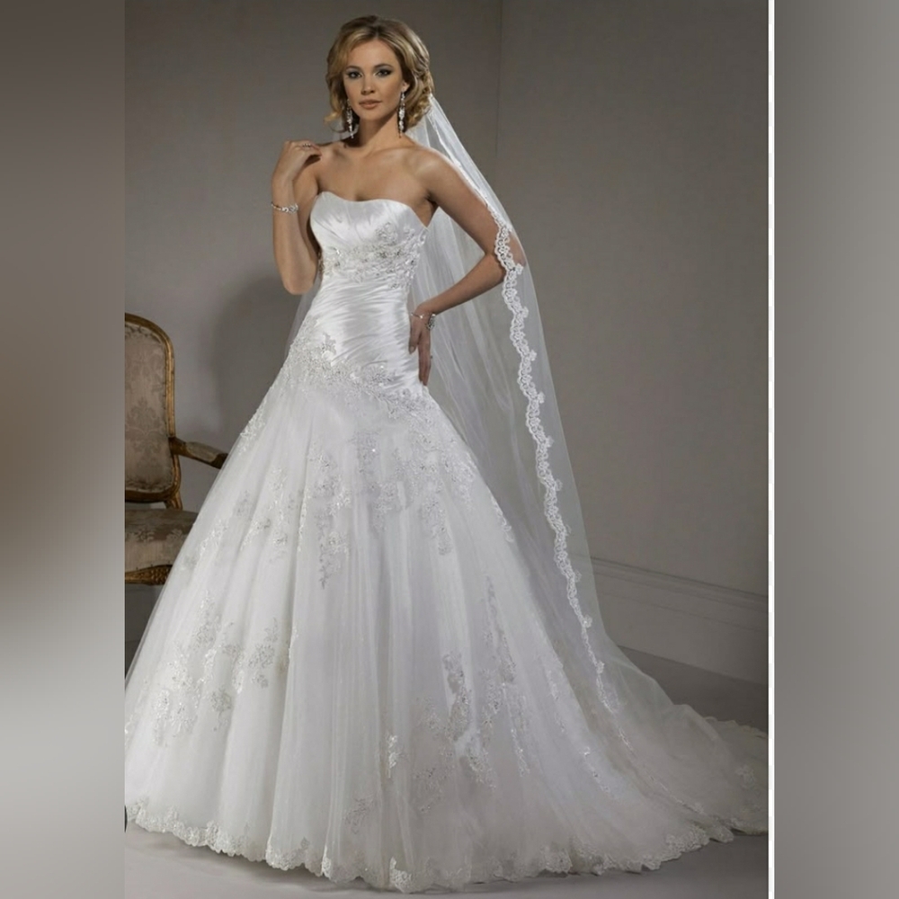 Diamond WHITE Primavera Maggie Sottero Size 10 With matching chapel length veil